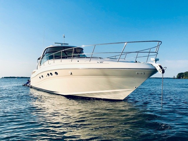 sea ray sundancer yacht on lake erie