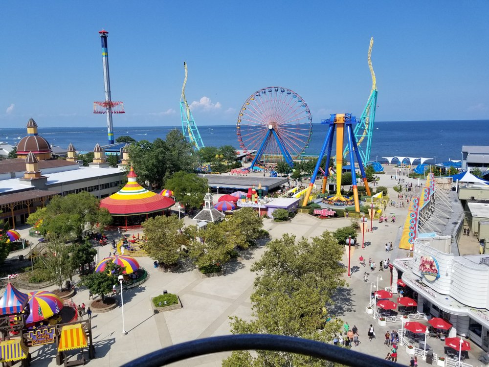 photo of cedar point amusement park