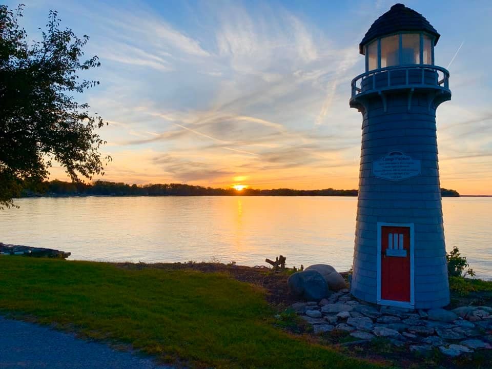 kelleys island ohio lighthouse at sunset